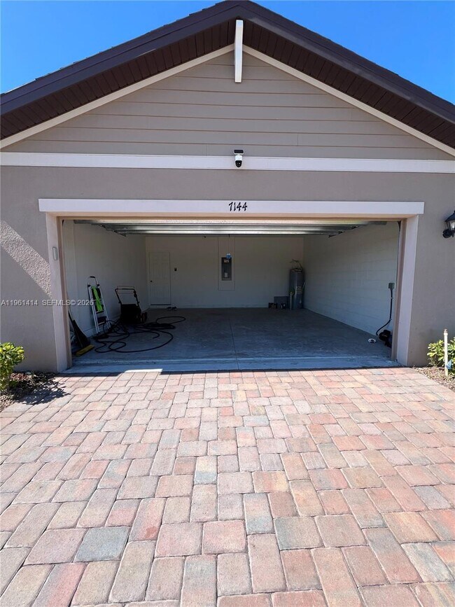 Foto del edificio - 7144 Topaz Dr