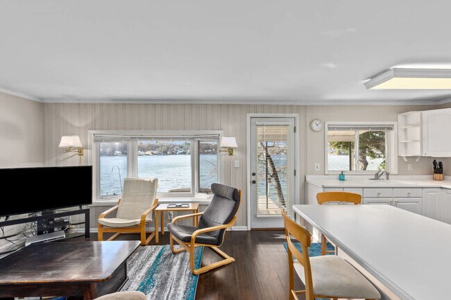 Building Photo - 8685 Je-NE-Be Dr NE