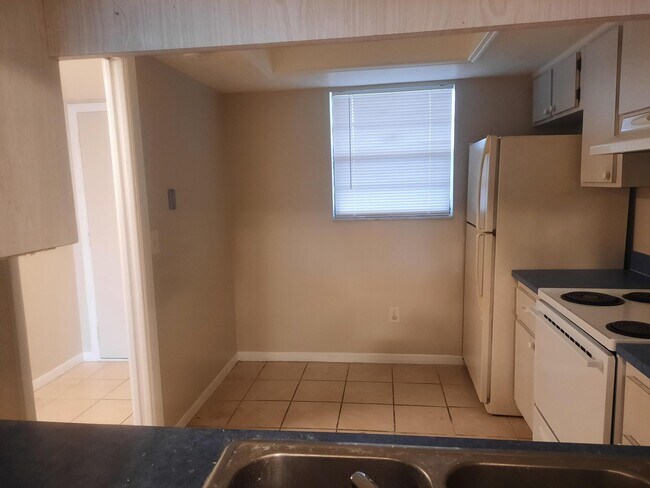 Building Photo - 2050 Oleander Blvd