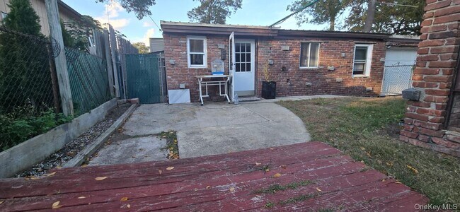 Foto del edificio - 35 Cedarhurst Ave