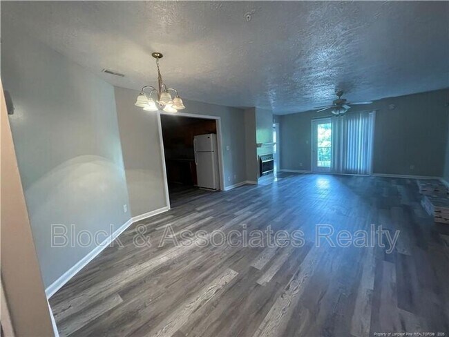 Foto del edificio - 3392 Galleria Dr