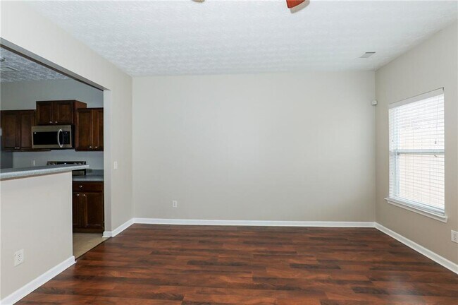 Foto del edificio - 6212 Ellenwood Dr