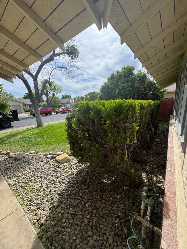 Building Photo - 2521 Casita Dr