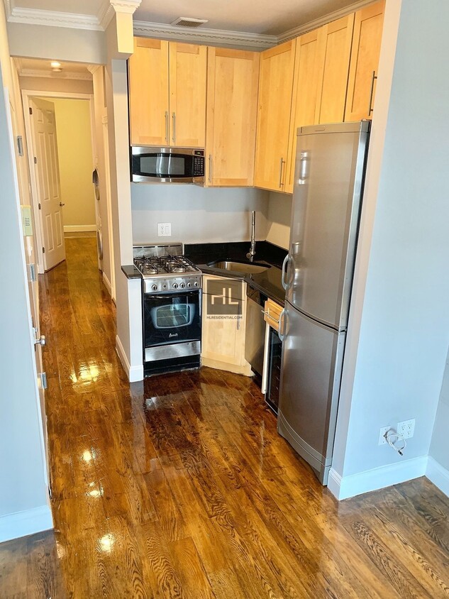 Primary Photo - 10 AVENUE