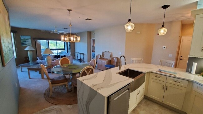 Building Photo - Bouchelle Condo Available August 24th!!!