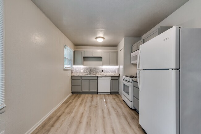 Foto del edificio - 307 W 4th St