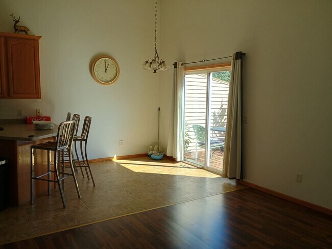 Building Photo - 3 Bedroom 2 Bath Town Home