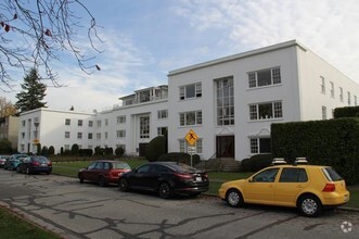 Building Photo - Somerset Manor