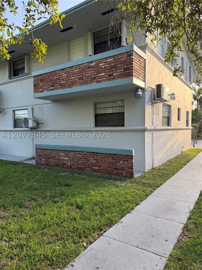 Building Photo - 4450 SW 67th Ave