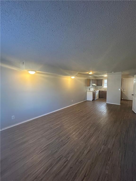 Foto del edificio - 520 N Betty Jo Dr