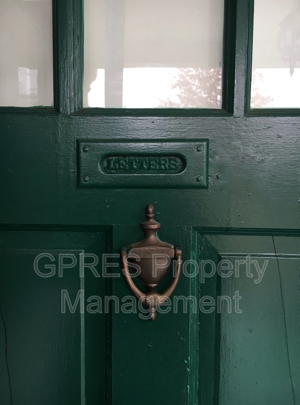 Building Photo - 609 Delaware Ave