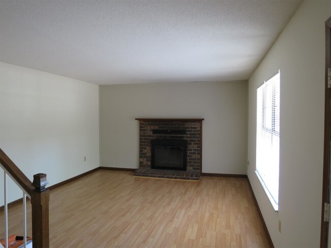 Building Photo - 9007 Creekside Ln NW