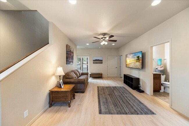Building Photo - Railroad Springs Townhome for Rent!