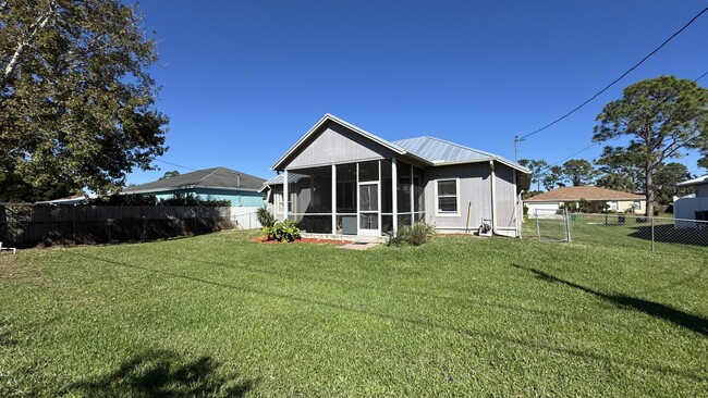Foto del edificio - 2144 SW Vista Rd
