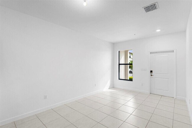 Foto del edificio - 15983 SW 2nd Pl