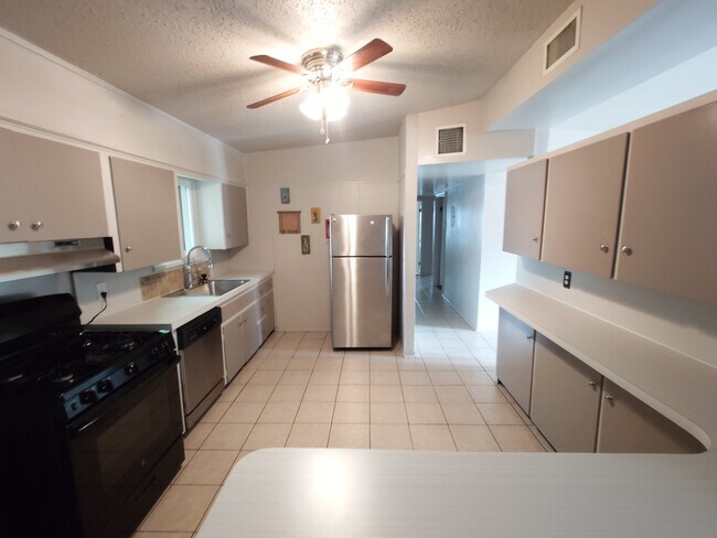 Foto del edificio - 203 Haverford Dr