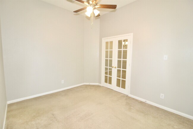 Foto del edificio - 915 Rock Springs Dr