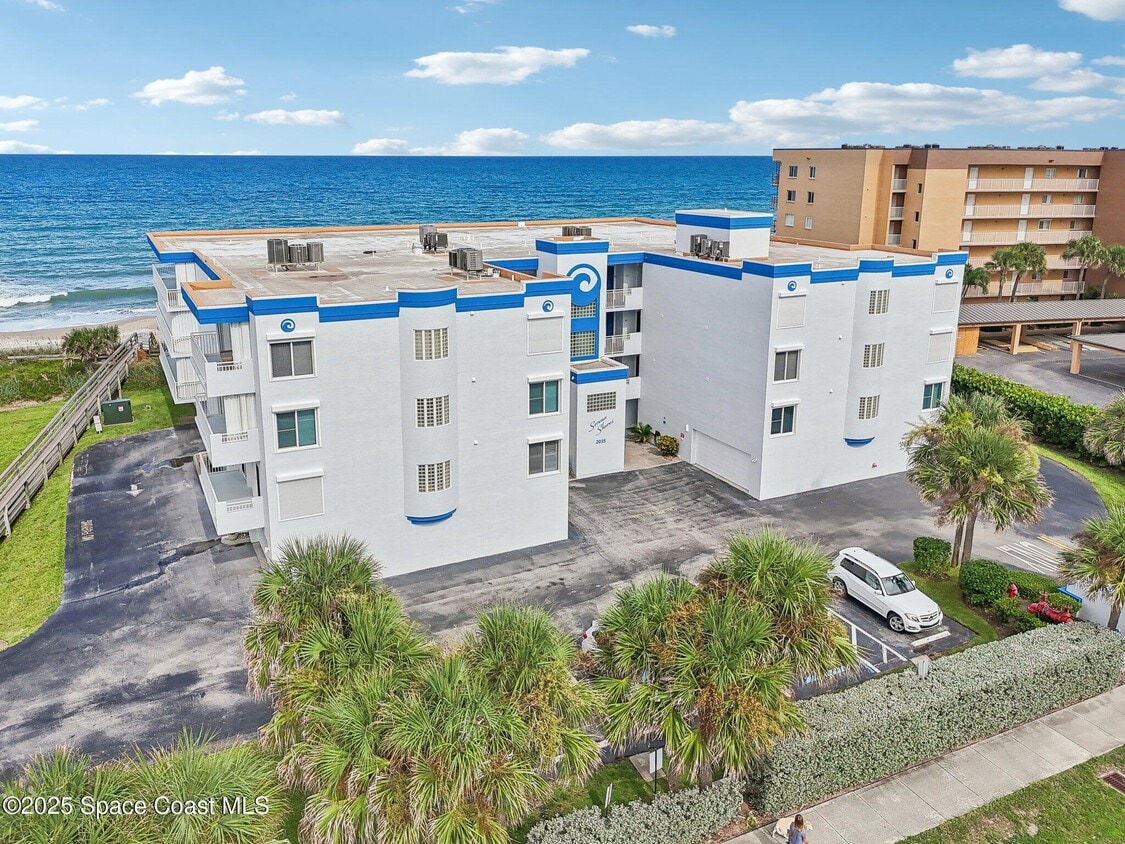 Primary Photo - 2035 Jimmy Buffett Mem Hwy