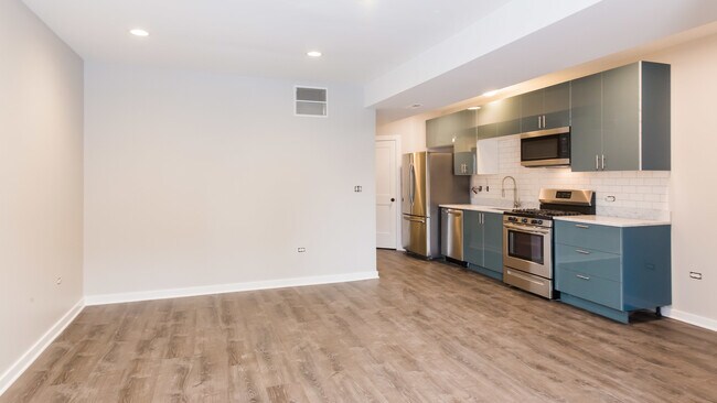 Foto del edificio - 2852 N Albany Ave