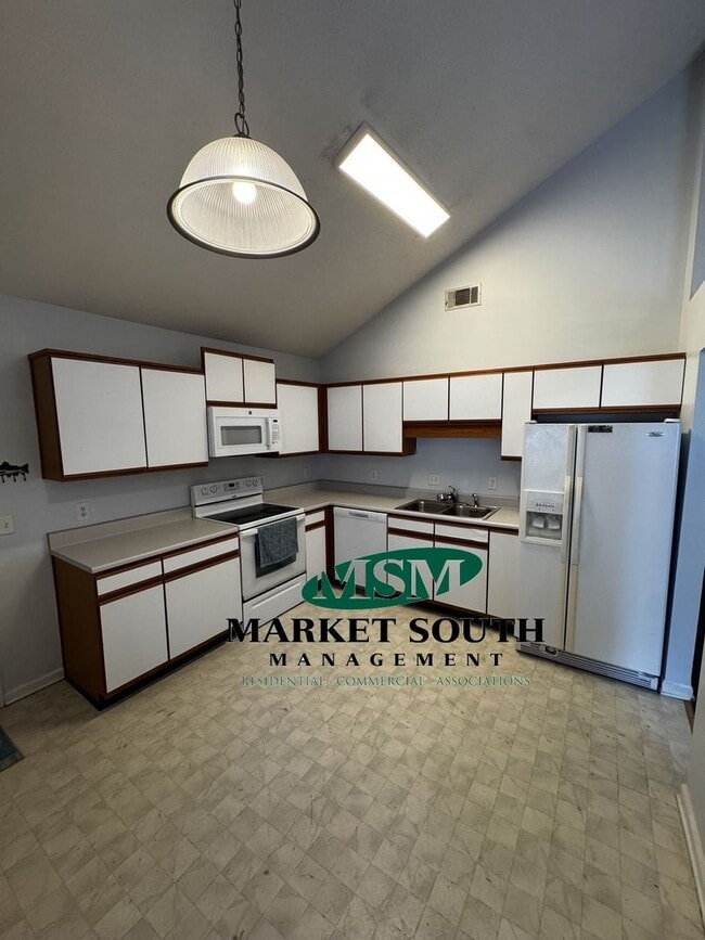 Building Photo - 212 Sugar Mill Dr
