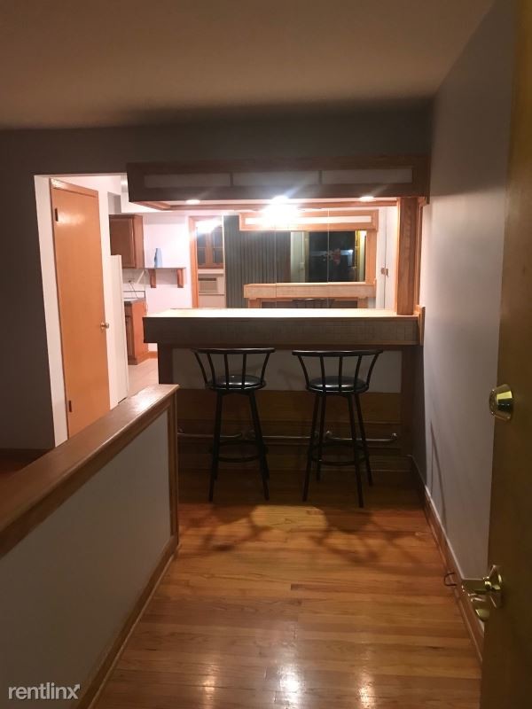 Primary Photo - 21 N King Arthur Ct