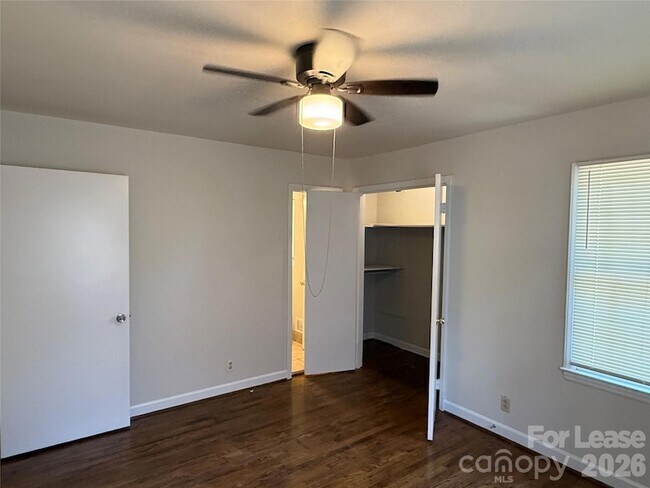Foto del edificio - 3721 Driftwood Dr