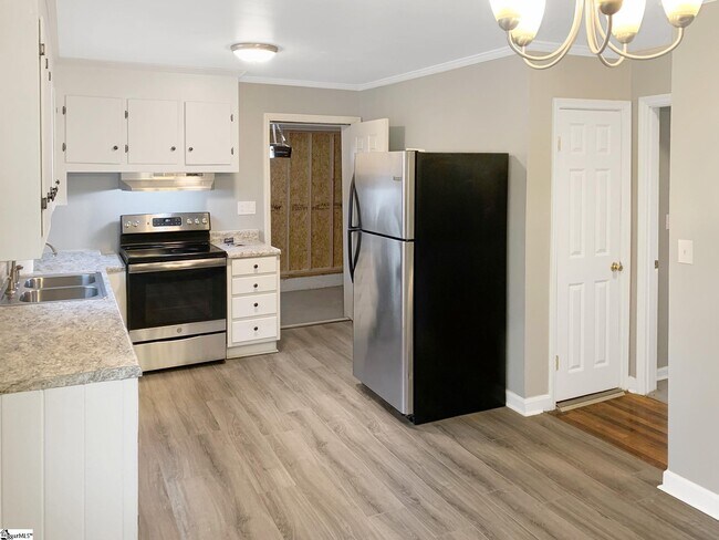 Building Photo - 110 Lynch Dr