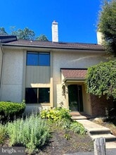 Building Photo - 12 Pine Woods Ct