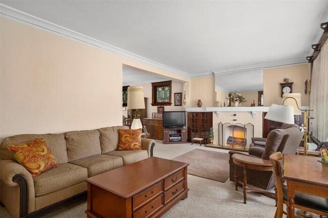 Building Photo - Fantastic 3bd/1.5ba home! Let yourself in!