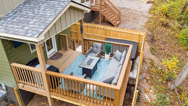 Building Photo - 323 Kelly's Ferry Pl