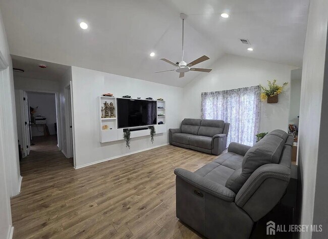 Building Photo - 1702 Cypress Ln