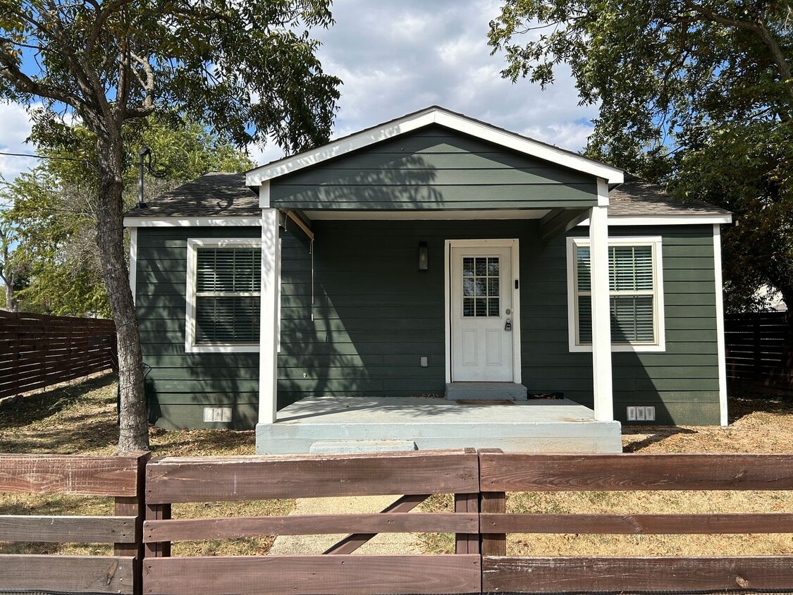 Foto principal - 3 Bedroom Craftsman Style House Close to D...