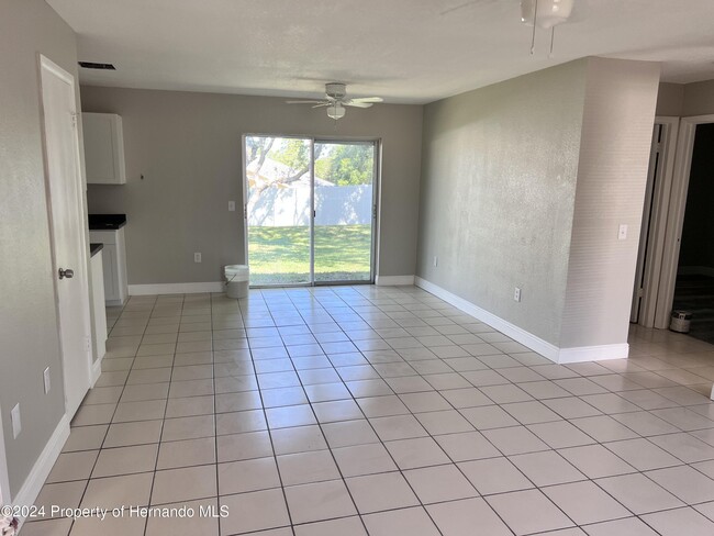 Foto del edificio - 13105 Hanley Dr