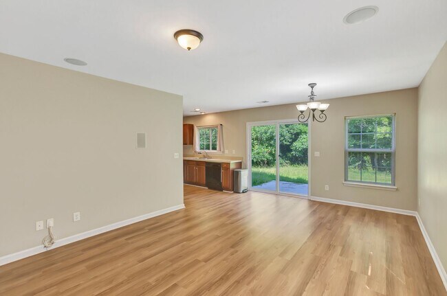 Foto del edificio - A True Summerville Gem in Eagle Run!!