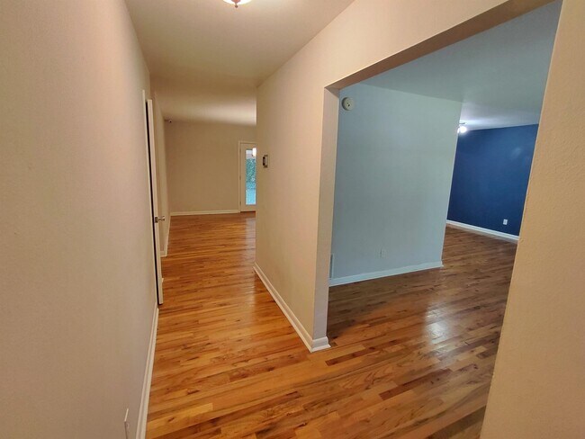 Foto del edificio - 2106 Scenic Rd