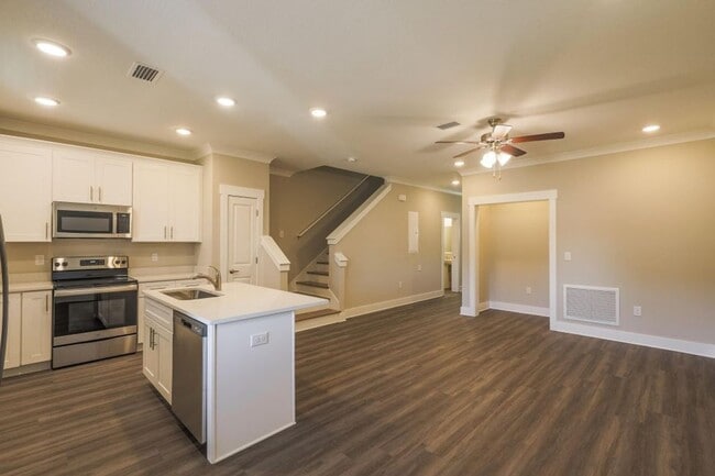 Building Photo - 328 Date Palm Ln
