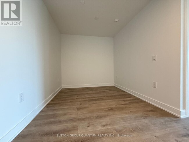 Building Photo - 3009-3009 Novar Rd