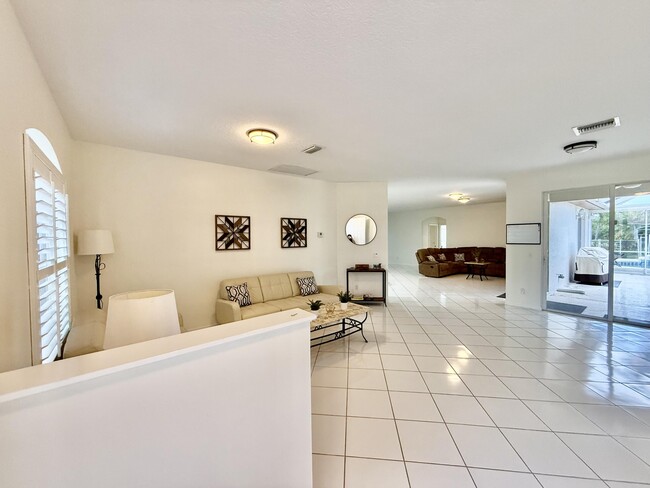 Foto del edificio - 541 NW Pine Sap Pl