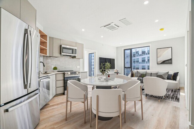 Building Photo - Stunning 2 Bed Apartment in University City