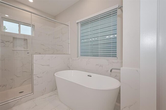 Foto del edificio - 8106 Esther Acres Ln