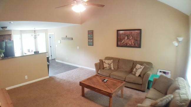 Building Photo - 119 Meadowbrook Dr