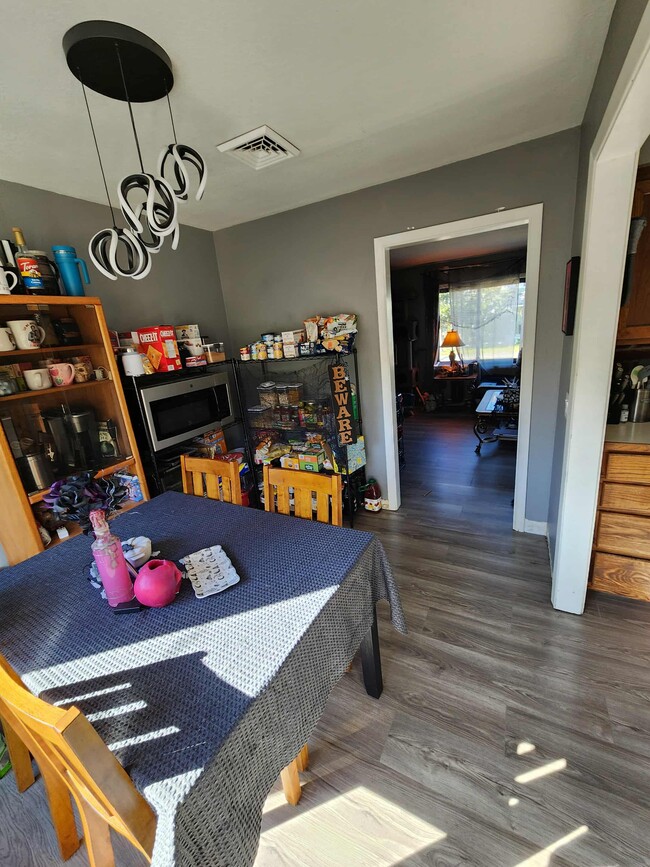 Building Photo - 510 Delafield Ave