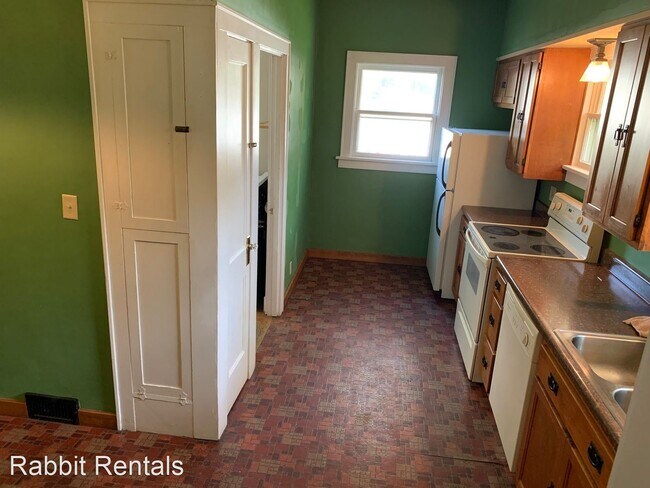 Building Photo - 6 br, 2 bath House - 112 Medary Ave