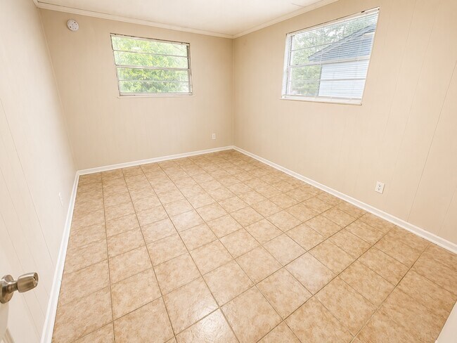 Foto del edificio - 7178 Conant Ave