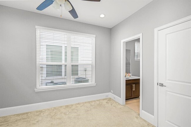 Foto del edificio - 411 N Nagle St