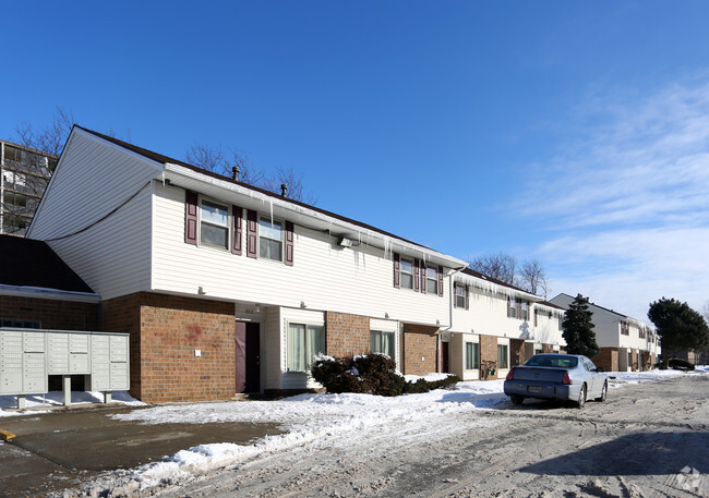 Amesbury Rosalind Apartments - Apartments In Cleveland, Oh 