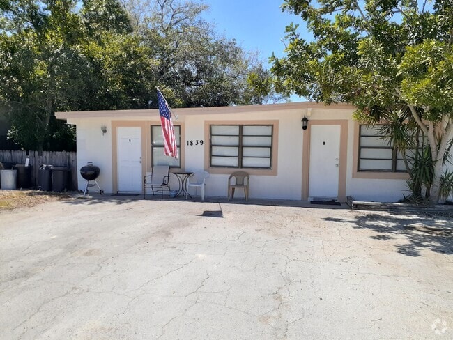 Building Photo - 1841 Hacienda Way