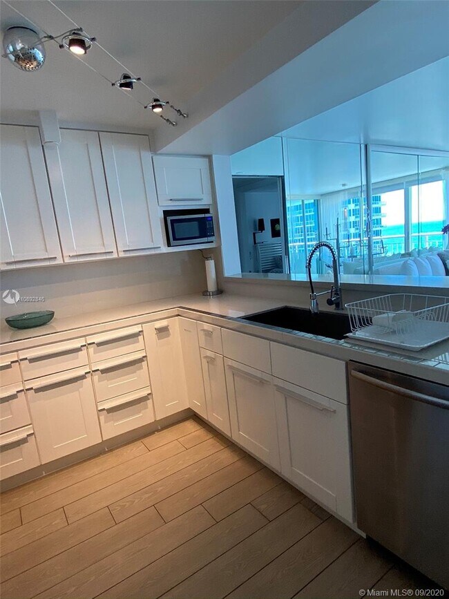 Foto del edificio - 400 South Pointe Dr