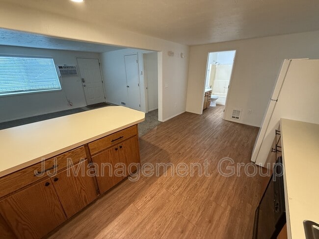 Building Photo - 1227 2nd St