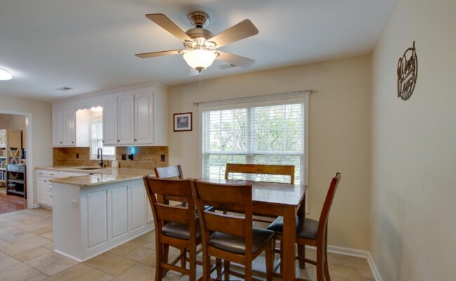 Building Photo - 122 Bellingham Dr